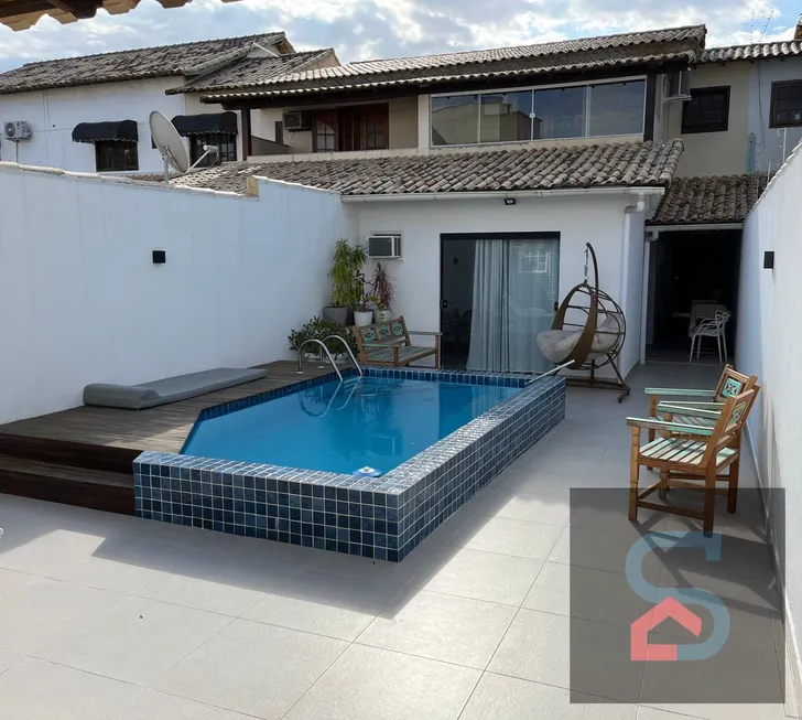 Foto 1 de Casa com 3 Quartos à venda, 180m² em Palmeiras, Cabo Frio