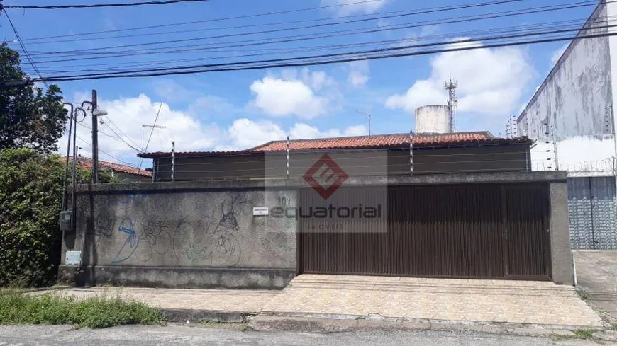 Foto 1 de Casa com 4 Quartos à venda, 214m² em Vila União, Fortaleza