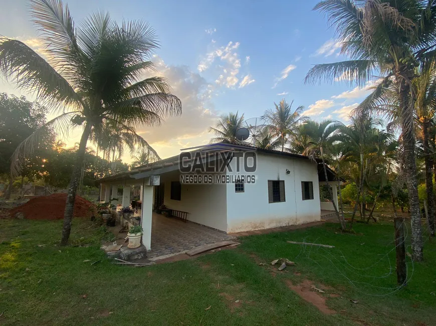 Foto 1 de Fazenda/Sítio com 3 Quartos à venda, 12000m² em Jockey Camping, Uberlândia