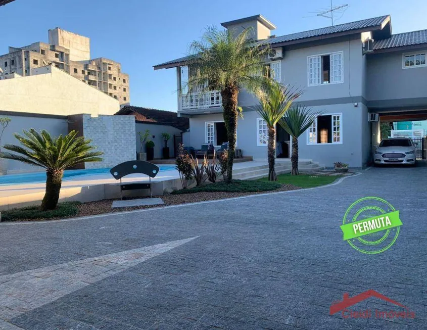 Foto 1 de Casa com 3 Quartos à venda, 320m² em Costa E Silva, Joinville