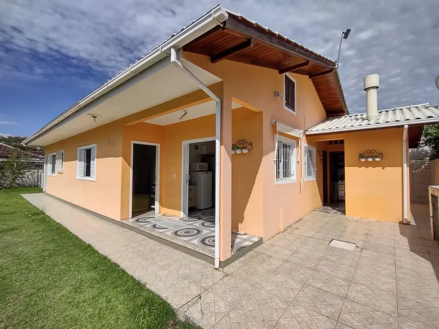 Foto 1 de Casa com 3 Quartos à venda, 210m² em Carianos, Florianópolis