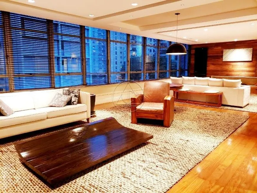 Foto 1 de Apartamento com 3 Quartos à venda, 218m² em Jardim América, São Paulo