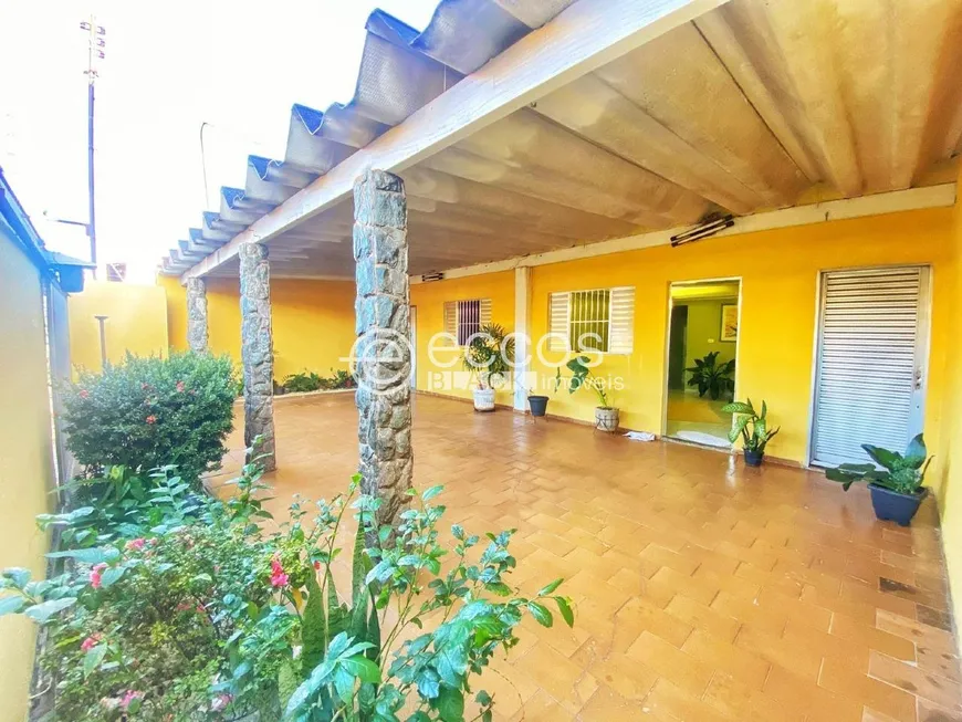 Foto 1 de Casa com 4 Quartos à venda, 192m² em Nossa Senhora das Graças, Uberlândia