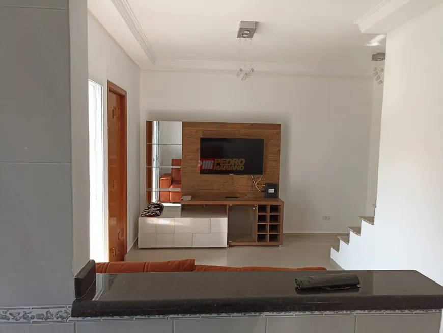 Foto 1 de Sobrado com 2 Quartos à venda, 67m² em Vila Cecilia Maria, Santo André