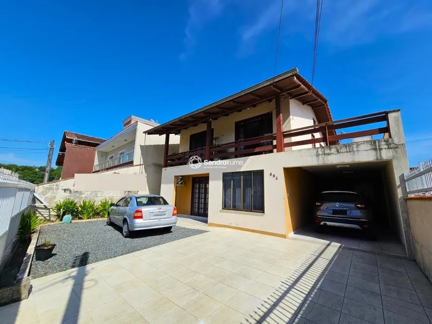 Foto 1 de Casa com 4 Quartos à venda, 220m² em Floresta, Joinville