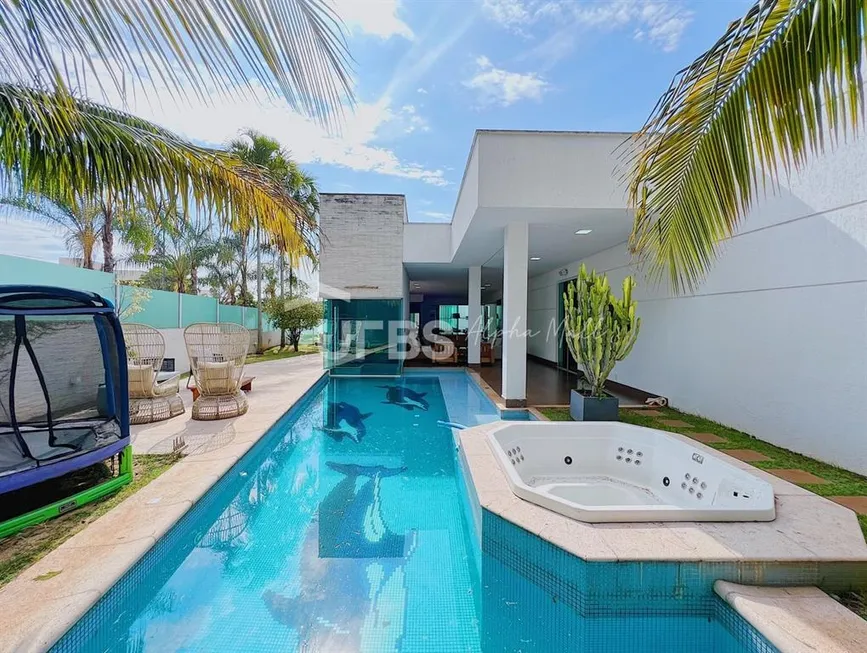 Foto 1 de Casa de Condomínio com 5 Quartos à venda, 485m² em Residencial Alphaville Flamboyant, Goiânia