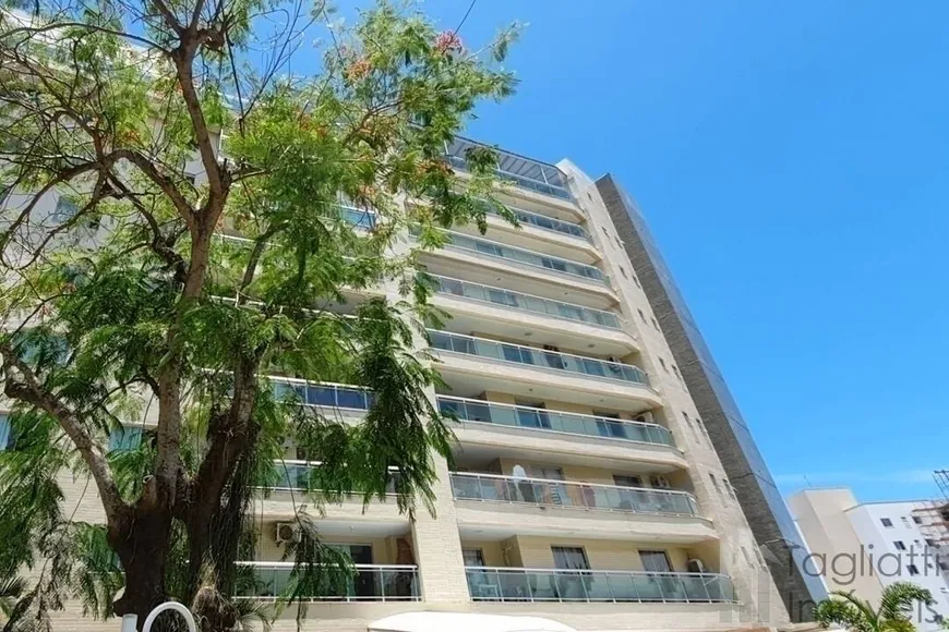 Foto 1 de Apartamento com 3 Quartos à venda, 10m² em Centro, Araruama