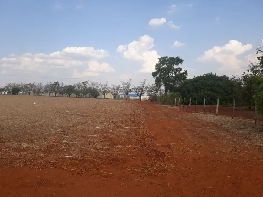 Foto 1 de Lote/Terreno com 1 Quarto à venda, 100273336m² em Area Rural de Tatui, Tatuí