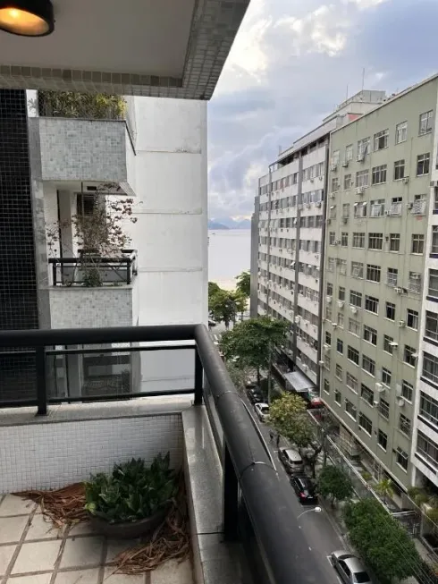 Foto 1 de Apartamento com 4 Quartos à venda, 200m² em Icaraí, Niterói