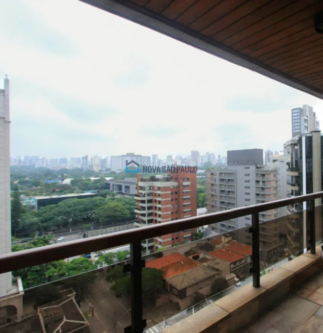 Foto 1 de Apartamento com 4 Quartos à venda, 211m² em Indianópolis, São Paulo