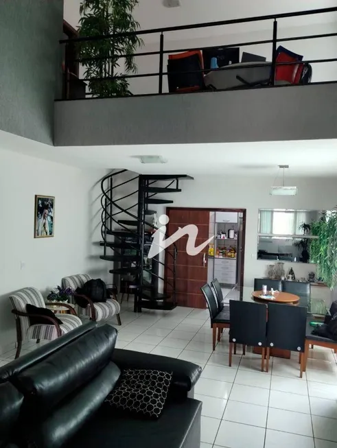 Foto 1 de Casa de Condomínio com 4 Quartos à venda, 275m² em Custódio Pereira, Uberlândia