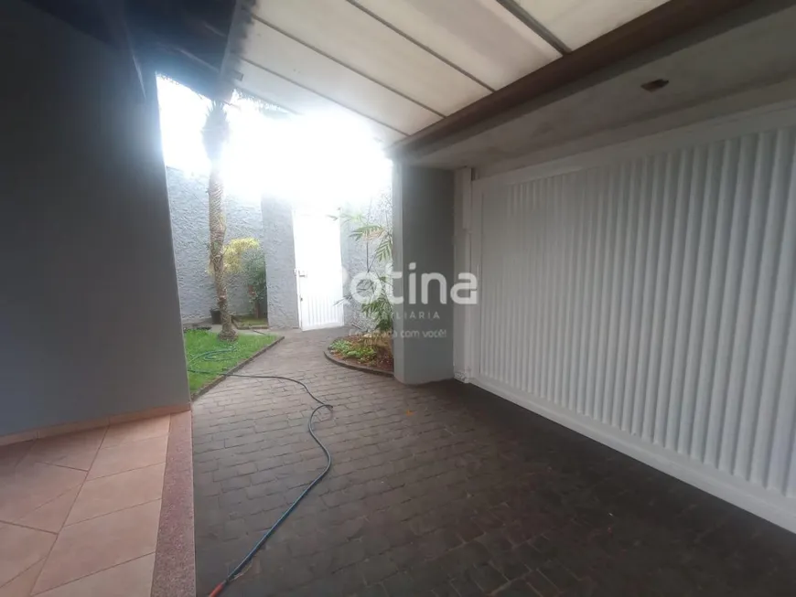 Foto 1 de Casa com 4 Quartos para alugar, 285m² em Jardim Patrícia, Uberlândia