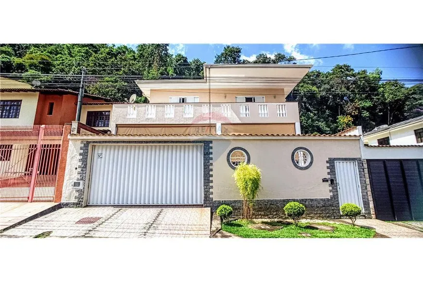 Foto 1 de Casa com 3 Quartos à venda, 254m² em Bosque dos Pinheiros, Juiz de Fora