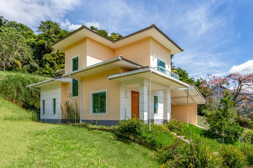 Foto 1 de Casa de Condomínio com 3 Quartos à venda, 187m² em Parque do Imbuí, Teresópolis