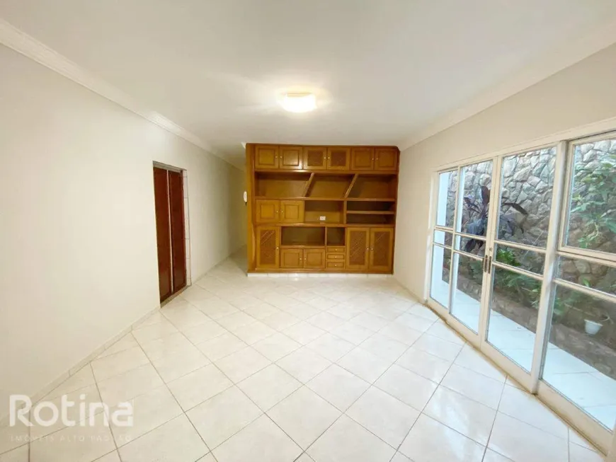 Foto 1 de Casa com 4 Quartos à venda, 266m² em Fundinho, Uberlândia