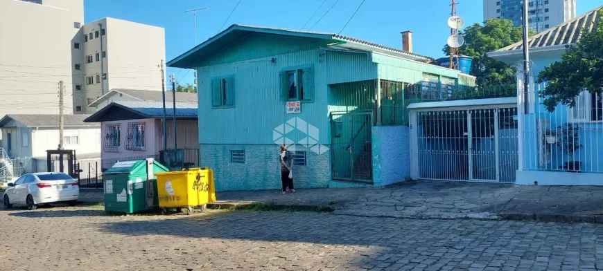 Foto 1 de Casa com 7 Quartos à venda, 199m² em Jardelino Ramos, Caxias do Sul