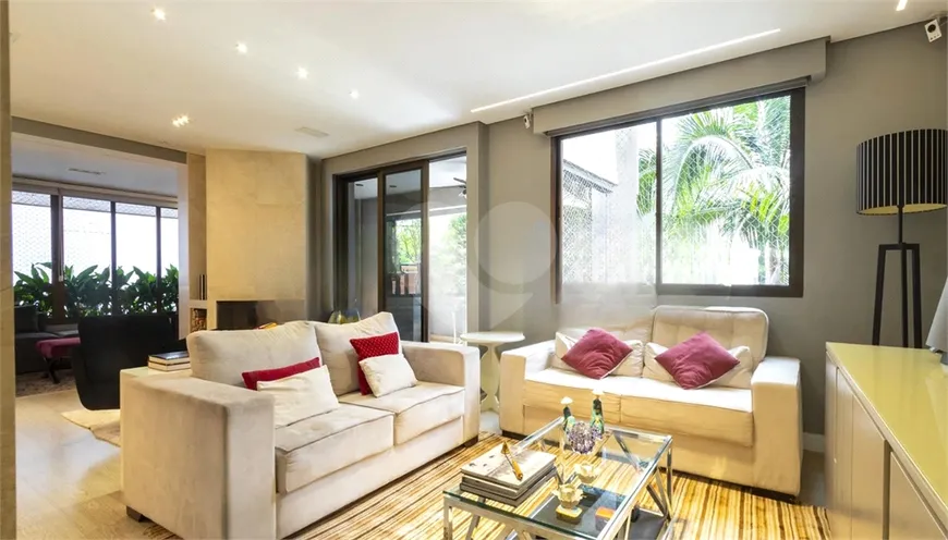 Foto 1 de Apartamento com 4 Quartos à venda, 228m² em Moema, São Paulo