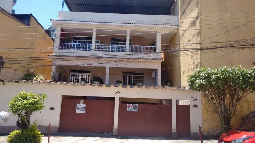 Foto 1 de Casa com 6 Quartos à venda, 360m² em Jardim Vinte e Cinco de Agosto, Duque de Caxias