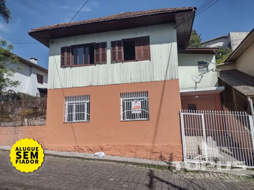 Foto 1 de Sobrado com 1 Quarto para alugar, 35m² em Rio Branco, Caxias do Sul