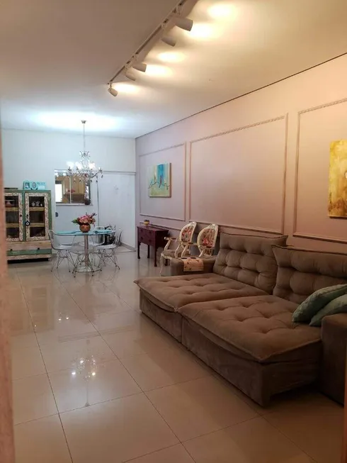 Foto 1 de Casa com 4 Quartos à venda, 217m² em Cidade Jardim, Uberlândia