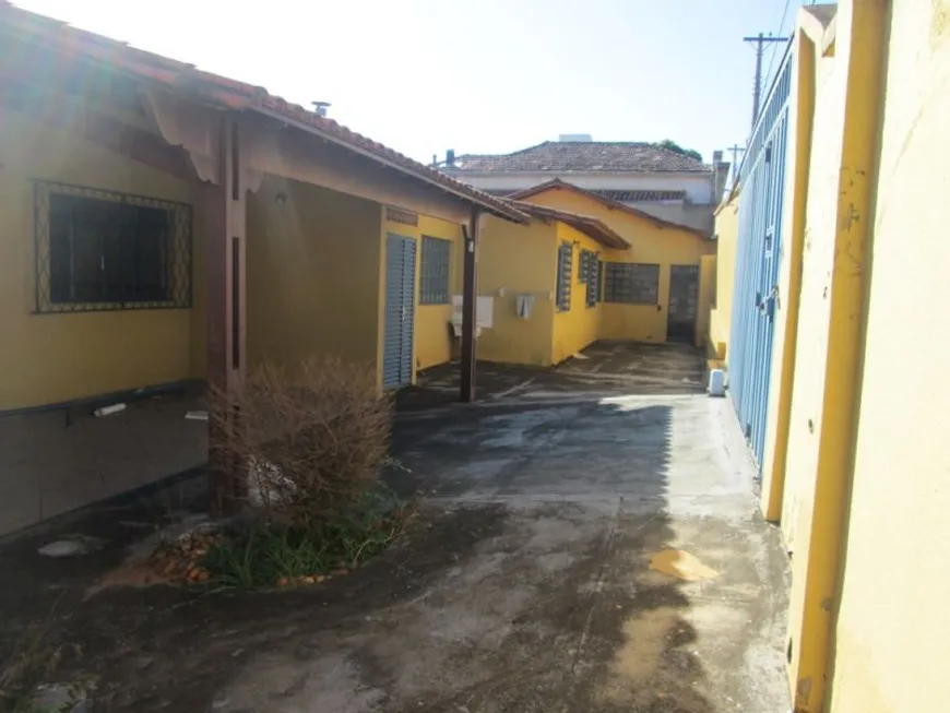 Foto 1 de Casa com 14 Quartos à venda, 750m² em Cachoeirinha, Belo Horizonte