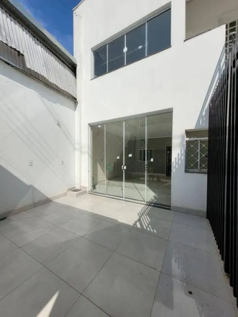Foto 1 de Casa com 2 Quartos para alugar, 124m² em Jardim São Roque, Americana