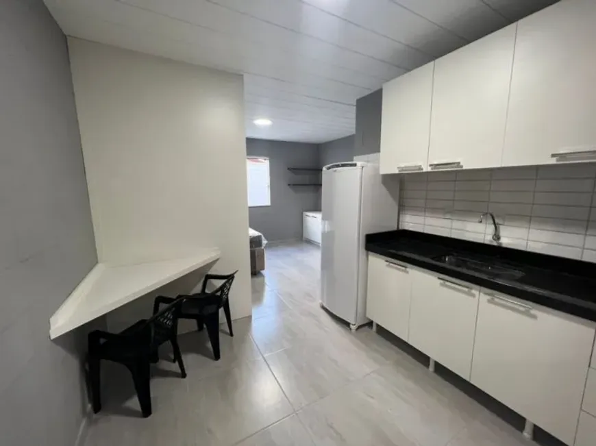 Foto 1 de Apartamento com 1 Quarto para alugar, 28m² em Água Verde, Blumenau