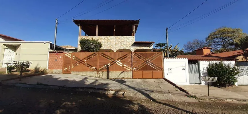 Foto 1 de Casa com 4 Quartos à venda, 360m² em Jardim Ipe, Lagoa Santa