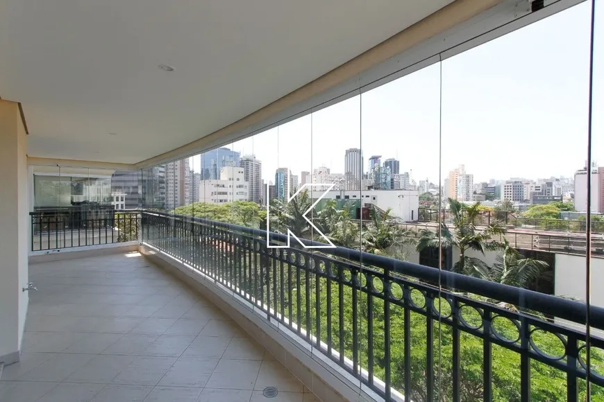 Foto 1 de Apartamento com 4 Quartos à venda, 212m² em Vila Nova Conceição, São Paulo