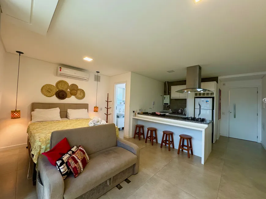 Foto 1 de Apartamento com 1 Quarto à venda, 32m² em Campeche, Florianópolis