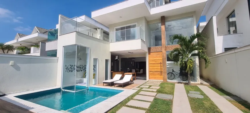 Foto 1 de Casa com 4 Quartos à venda, 300m² em Recreio Dos Bandeirantes, Rio de Janeiro