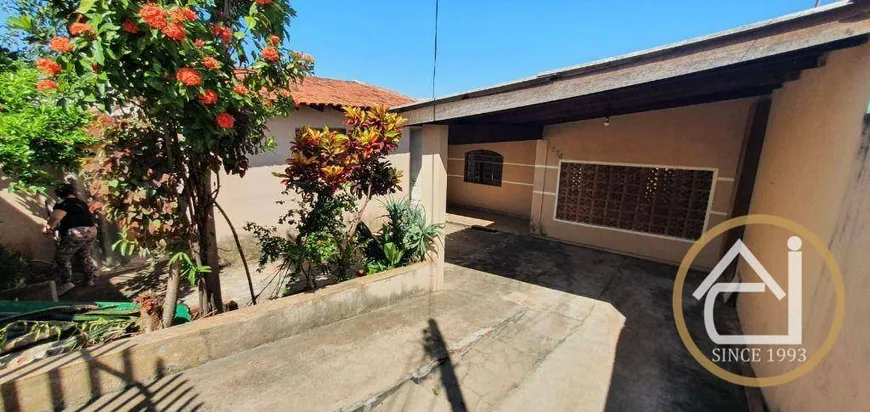 Foto 1 de Casa com 2 Quartos à venda, 126m² em Conjunto Semiramis Barros Braga, Londrina