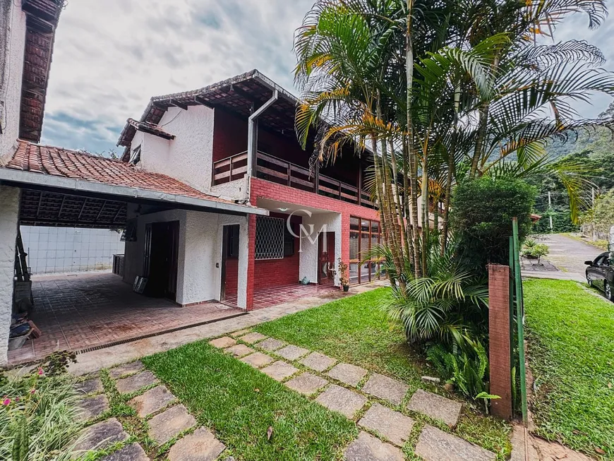 Foto 1 de Casa de Condomínio com 4 Quartos para venda ou aluguel, 230m² em Carlos Guinle, Teresópolis