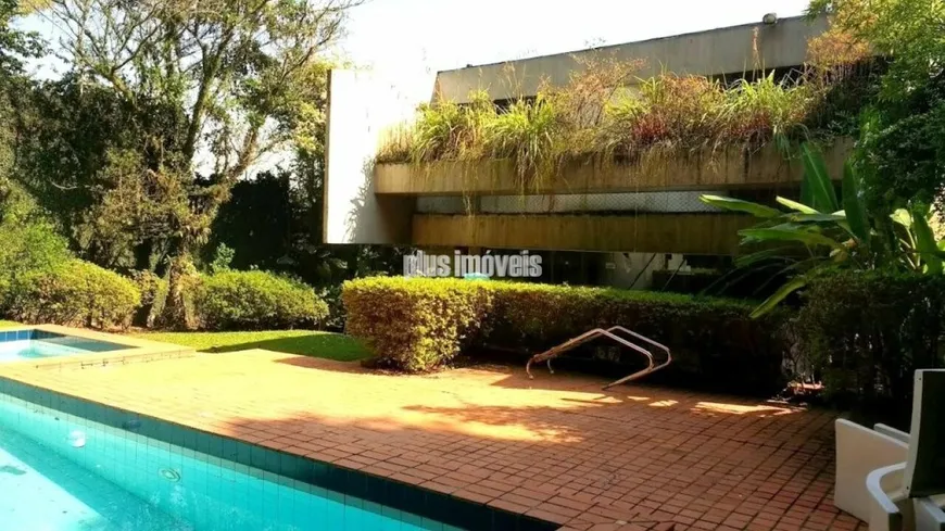Foto 1 de Sobrado com 4 Quartos para alugar, 520m² em Morumbi, São Paulo