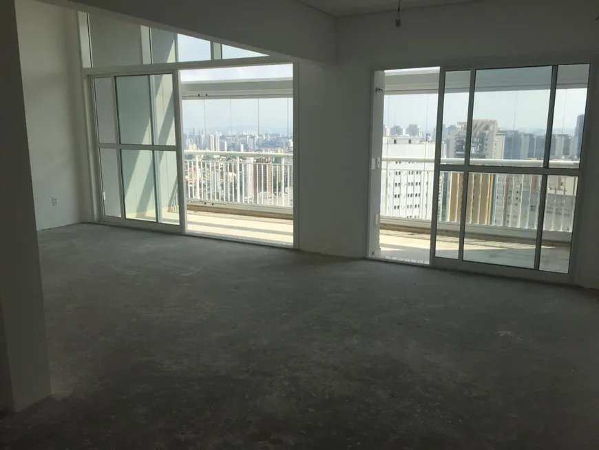 Foto 1 de Apartamento com 3 Quartos à venda, 173m² em Vila Suzana, São Paulo