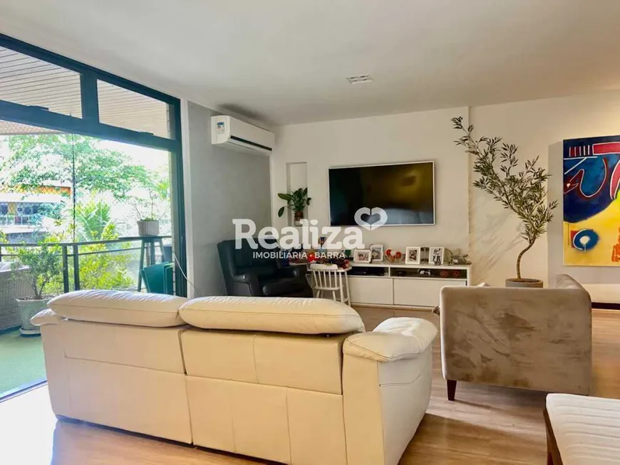 Foto 1 de Apartamento com 4 Quartos à venda, 190m² em Jardim Oceanico, Rio de Janeiro