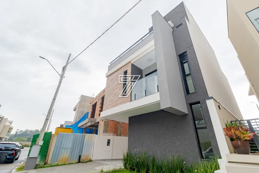 Foto 1 de Casa de Condomínio com 3 Quartos à venda, 191m² em Santa Cândida, Curitiba