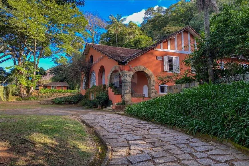 Foto 1 de Casa com 4 Quartos à venda, 400m² em Correas, Petrópolis