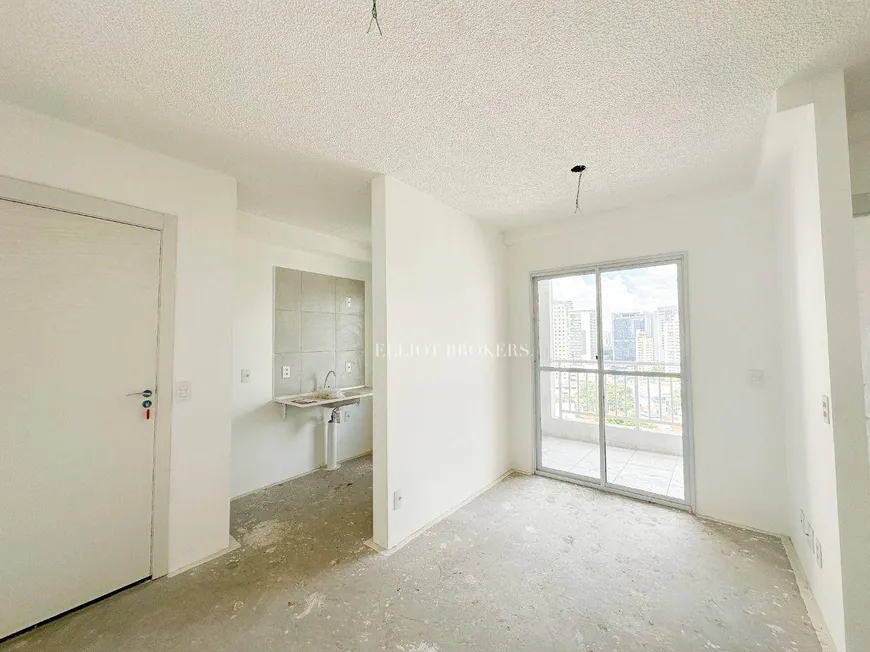 Foto 1 de Apartamento com 2 Quartos à venda, 42m² em Barra Funda, São Paulo