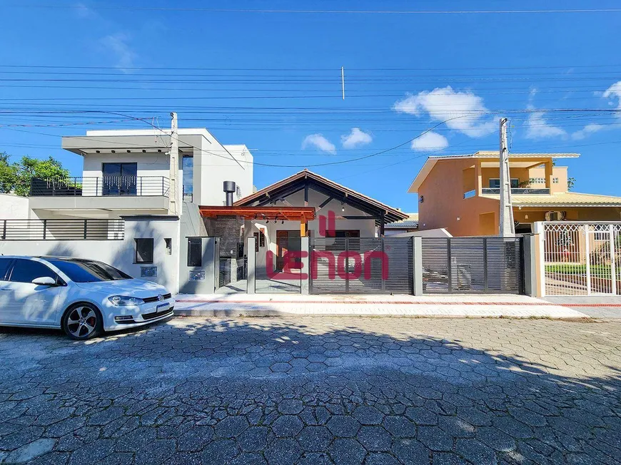 Foto 1 de Casa com 4 Quartos à venda, 150m² em Bombas, Bombinhas