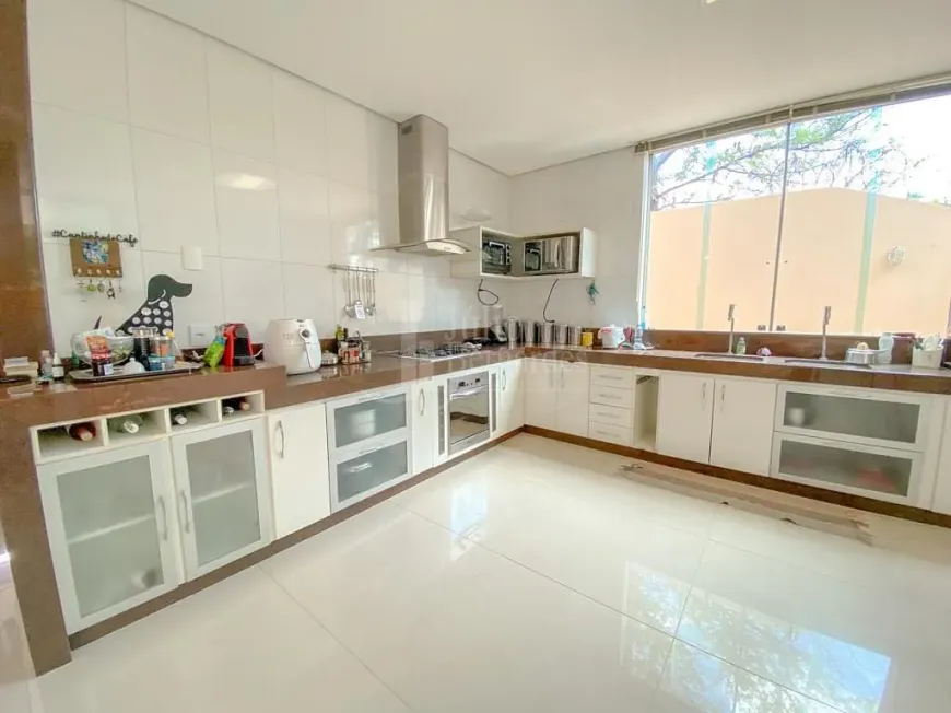 Foto 1 de Casa com 3 Quartos à venda, 258m² em Todos os Santos, Montes Claros