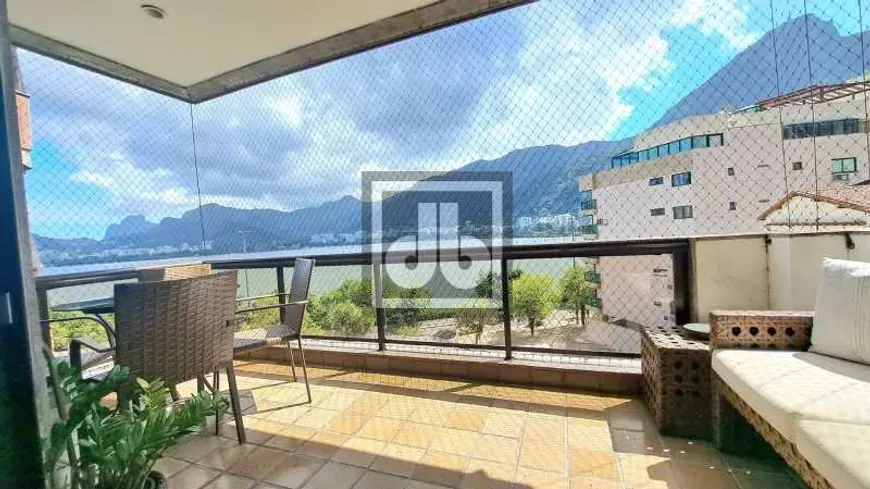 Foto 1 de Apartamento com 2 Quartos à venda, 125m² em Lagoa, Rio de Janeiro