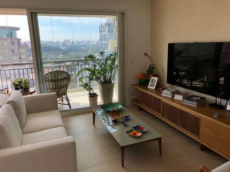 Foto 1 de Apartamento com 3 Quartos à venda, 178m² em Itaim Bibi, São Paulo