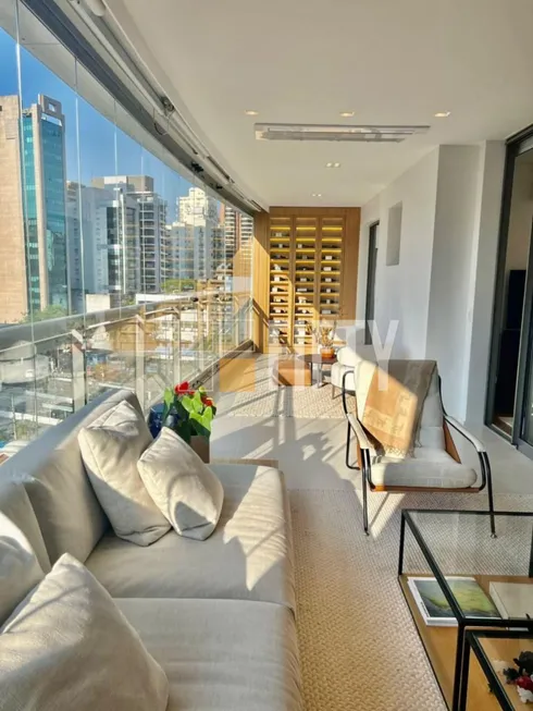 Foto 1 de Apartamento com 3 Quartos à venda, 134m² em Vila Nova Conceição, São Paulo