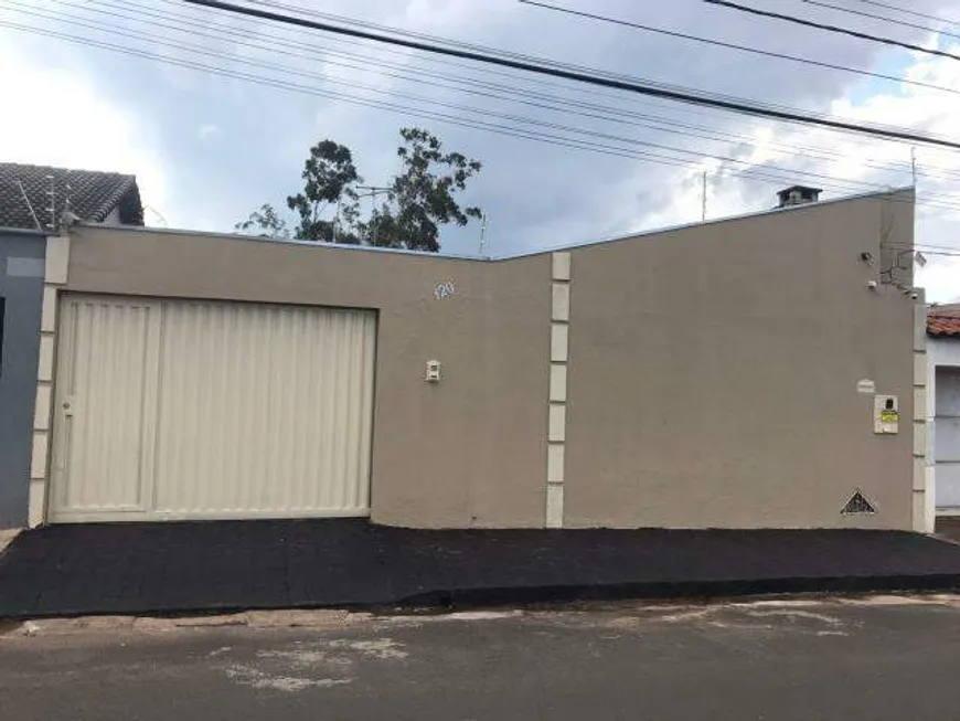 Foto 1 de Casa com 3 Quartos à venda, 165m² em Jardim Europa, Uberlândia