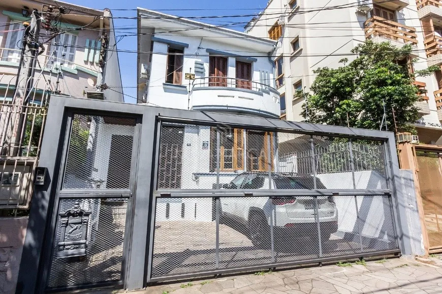 Foto 1 de Casa com 4 Quartos à venda, 340m² em Rio Branco, Porto Alegre