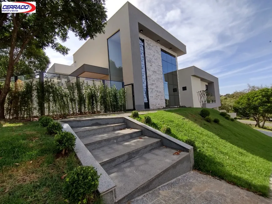 Foto 1 de Casa de Condomínio com 5 Quartos à venda, 306m² em Condomínio do Lago, Goiânia