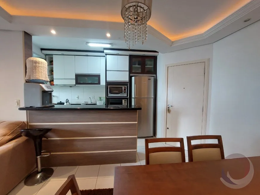 Foto 1 de Apartamento com 3 Quartos à venda, 76m² em Barreiros, São José