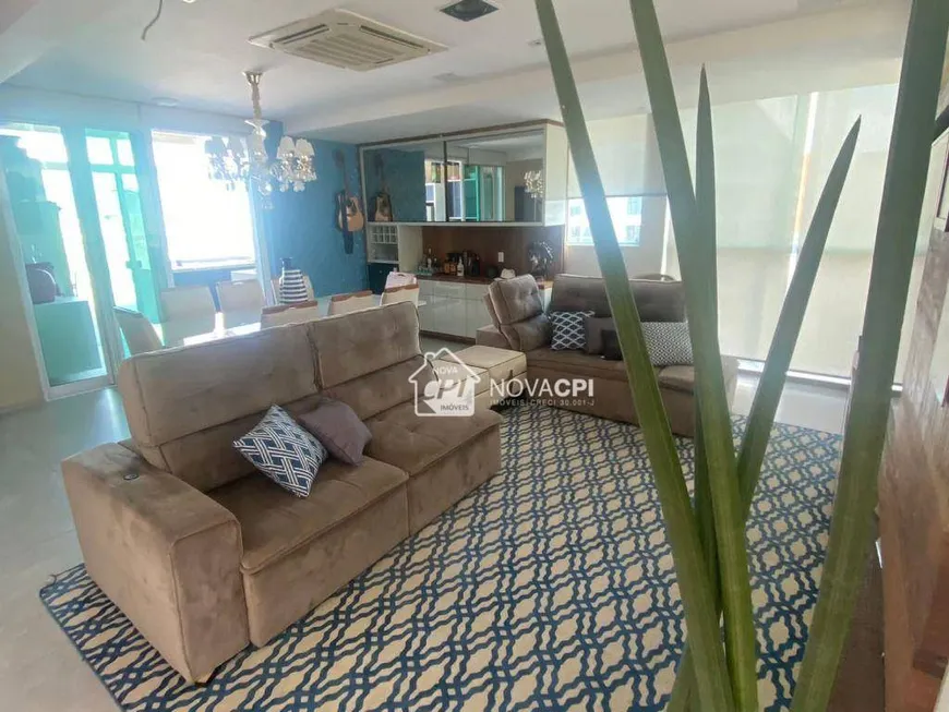 Foto 1 de Apartamento com 3 Quartos à venda, 244m² em Gonzaga, Santos
