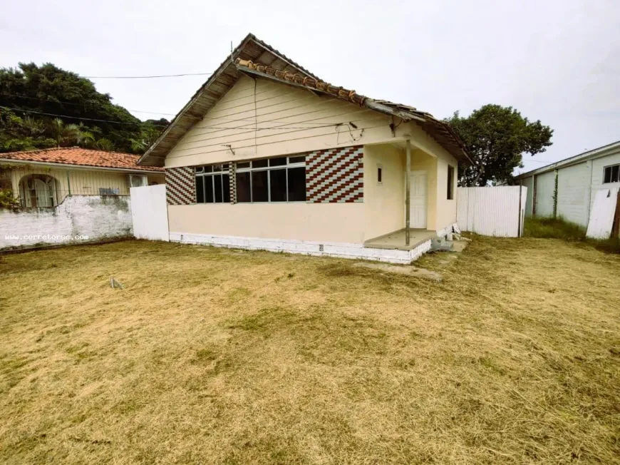 Foto 1 de Lote/Terreno à venda, 780m² em Ponta de Baixo, São José